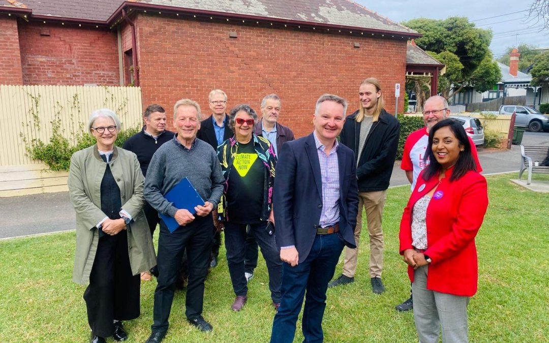 Chris Bowen & Surbhi announce community battery for Flinders